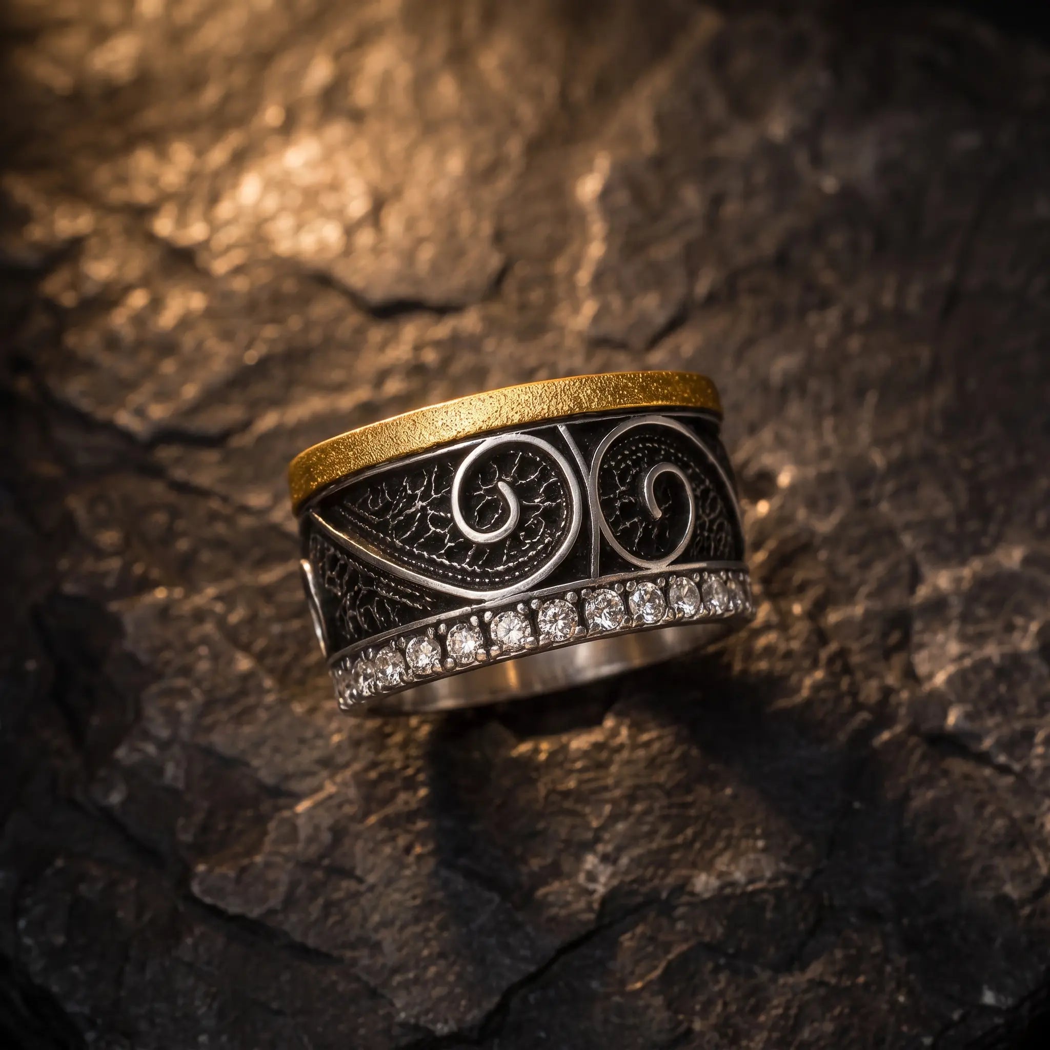 Filigree Pavé Ring angled view on stone, gold rim and moissanite pavé detail